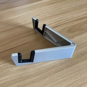 Universal tablet/iPhone/cellphone holder